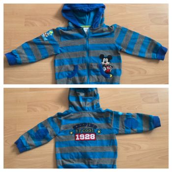 Sweat capuche Mickey disney store taille 3 ans
