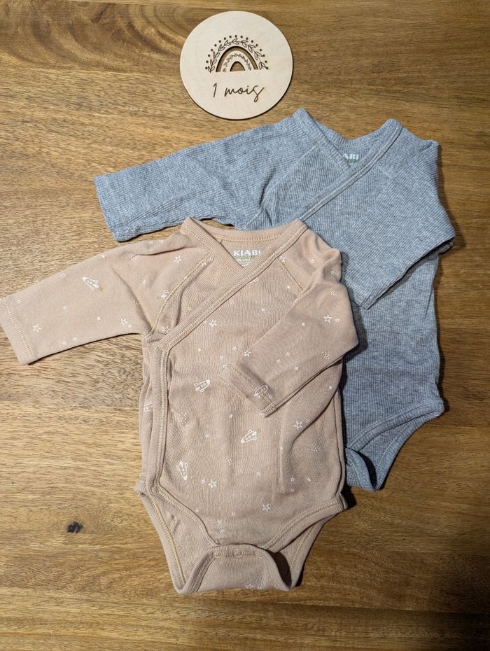 Lot bodies Kiabi 1 mois