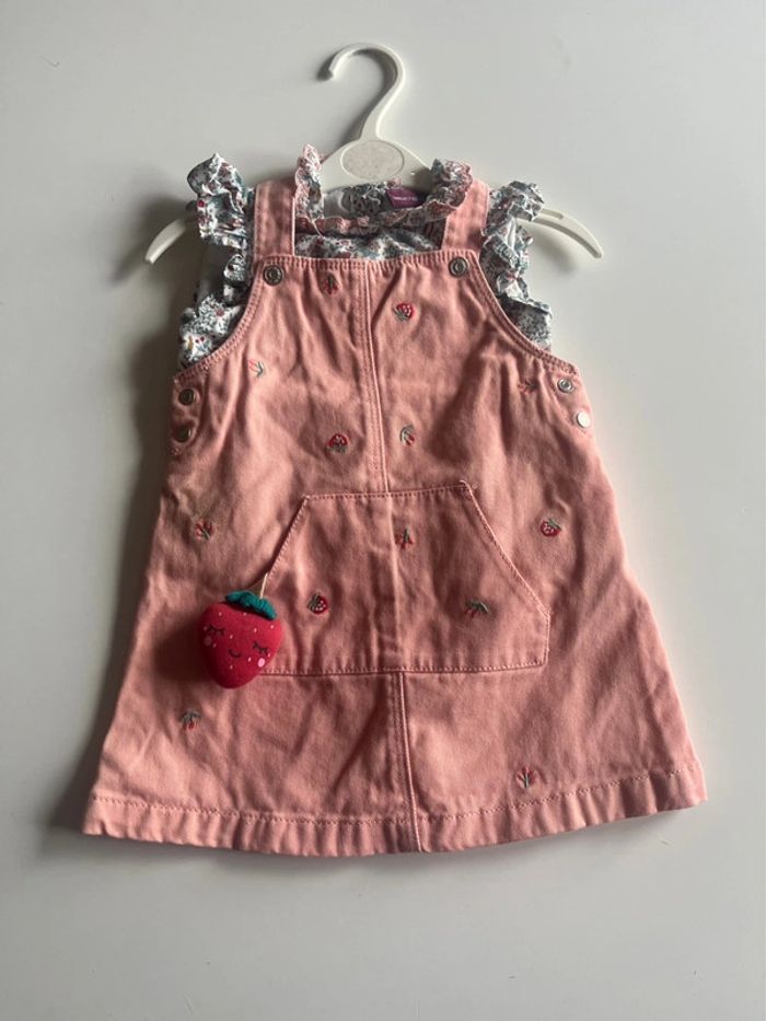 Ensemble t-shirt et robe salopette