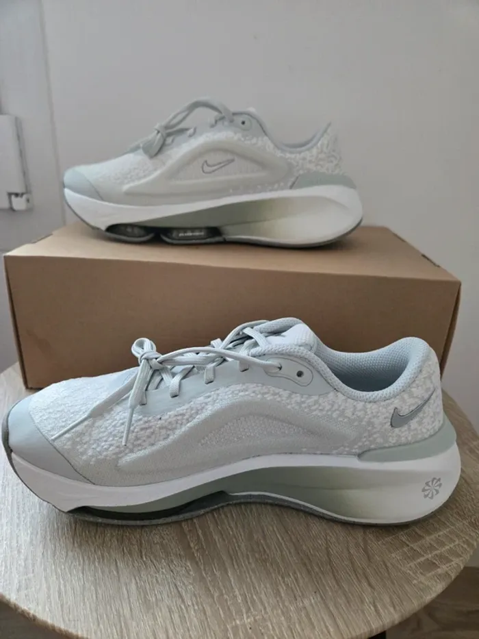 Nike versair taille 38 neuves grise - photo numéro 3