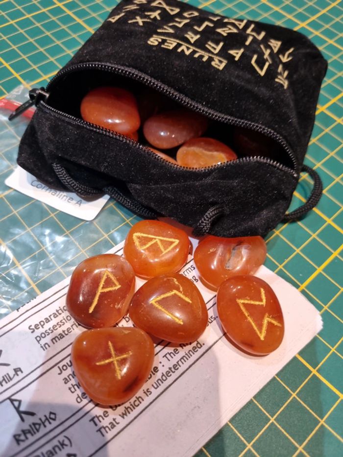 Runes Cornaline - photo numéro 3