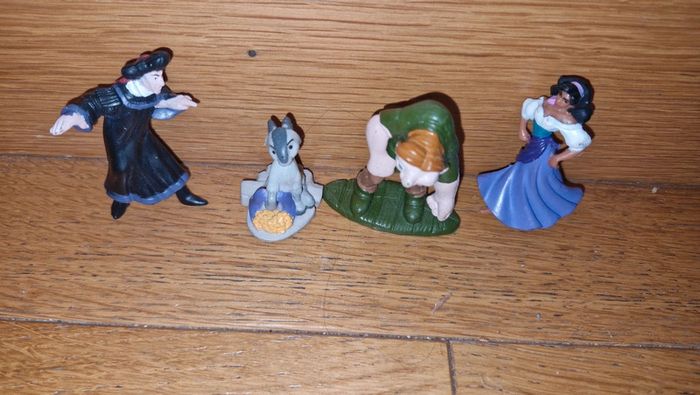 Lot figurines /bossu de notre dame / disney - photo numéro 3