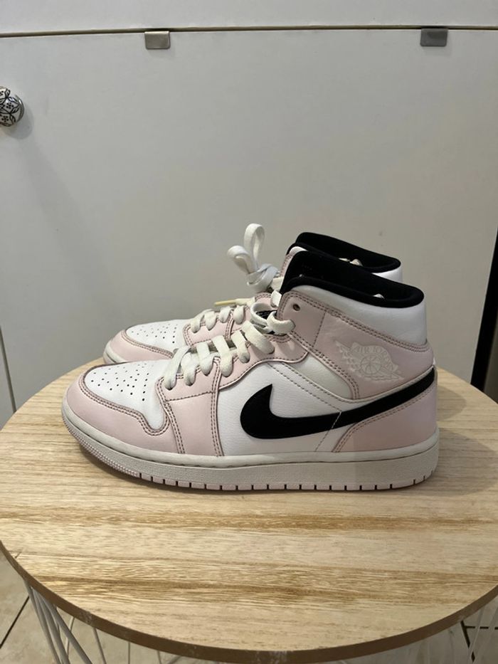 Jordan 1 mid barely rose - photo numéro 3