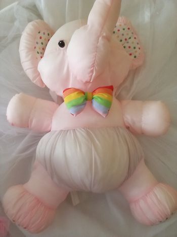 Peluche éléphant rose et parme toile tissu  noeud multicolore arc en ciel  vintage ancien tôle  nylon fine tissu chiffon assis  recousu  d'occasion