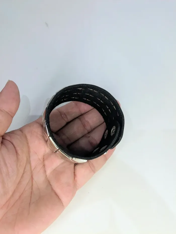 Bracelet gothique clouté – L’icône rebelle à ton poignet - photo numéro 5