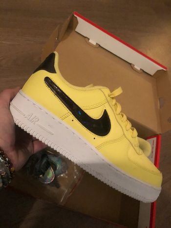 Nike Air force 1 lv8 jaune rare taille 39