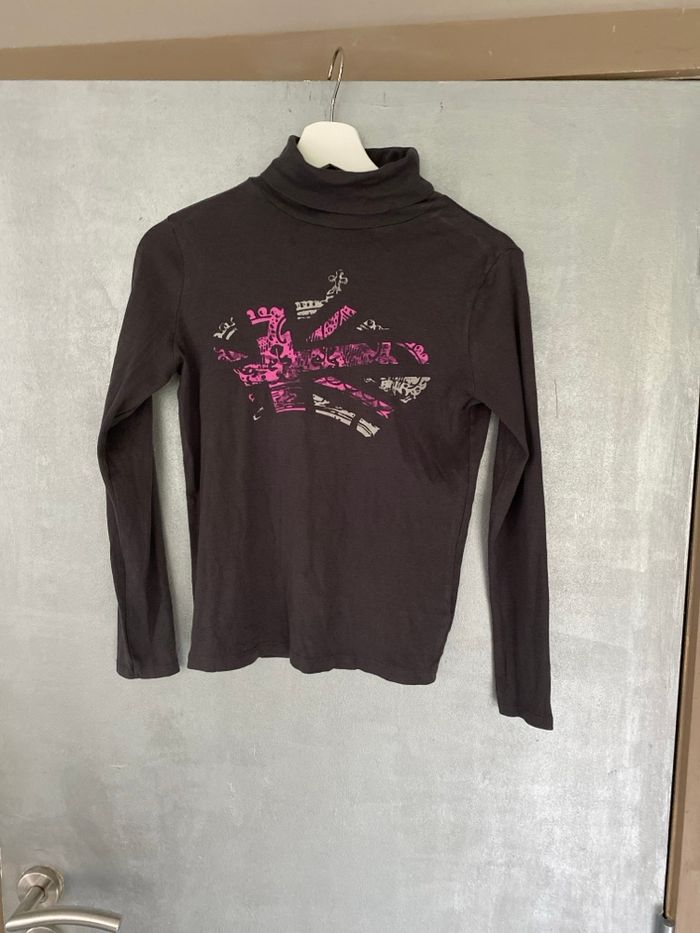 Sous-pull à col roulé gris avec motif rose taille 12 ans