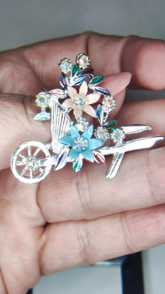 Broche brouette de fleurs - photo numéro 3