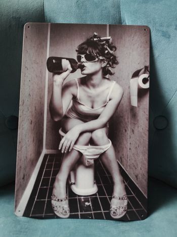 Plaque métal femme toilettes vin 20x30cm