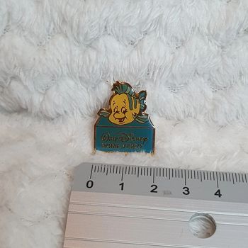 Pins broche badge metal vintage polochon flounder walt disney home video