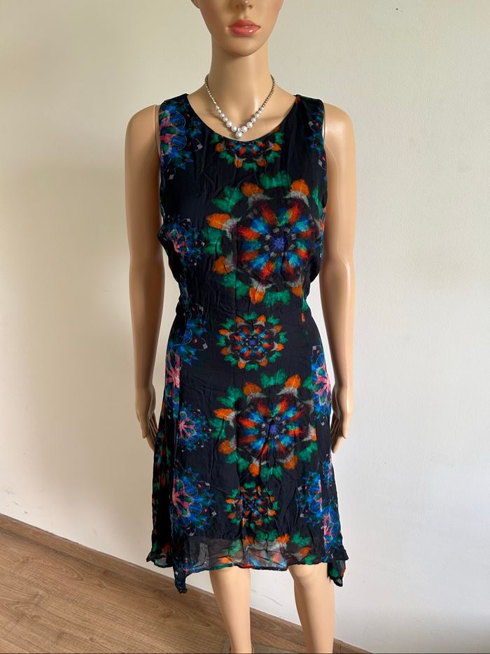 Robe noire et imprimée sans manches Desigual taille 40 jamais portée