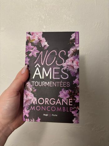 Livre: Nos âmes tourmentées de Morgane Moncomble