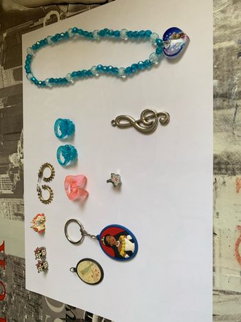 Lot bijoux fantaisies bague boucle oreille porte clef
