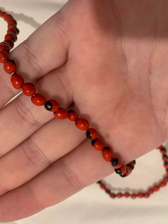 Collier rouge et noir - photo numéro 2