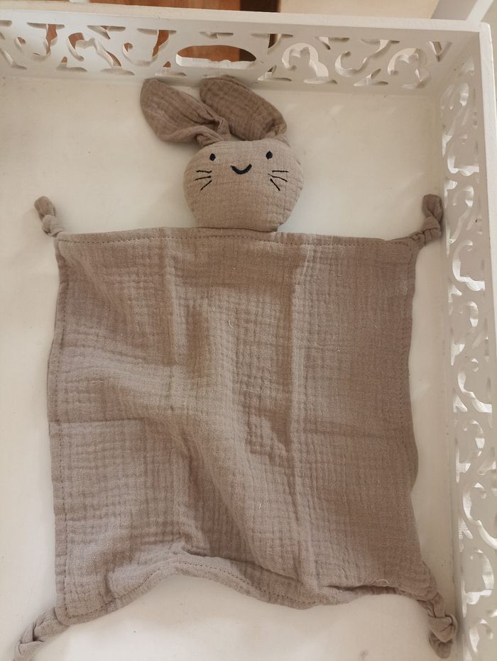 Doudou lapin gaze de coton - photo numéro 5