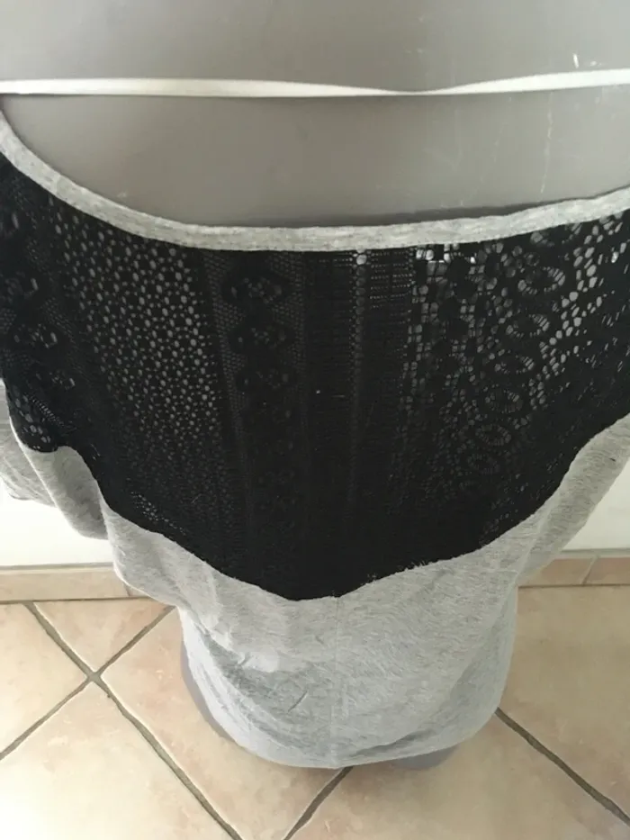 Joli lot 2 tee shirt Jennyfer Cache cache taille M - photo numéro 2