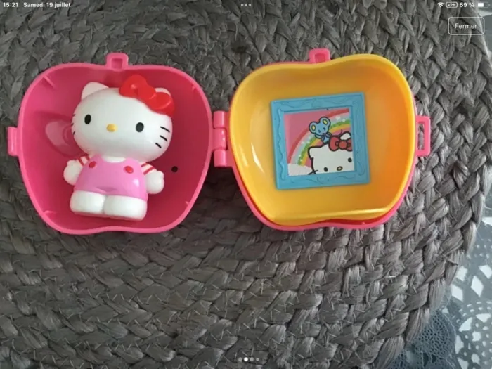 Hello kitty boite pomme et figurine - photo numéro 2
