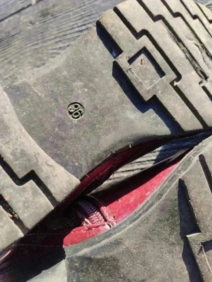 🍷 Bottines Bordeaux – Pointure 36 – Boutique Indépendante – Style Croco - photo numéro 4