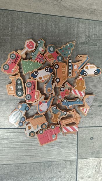 24 jouets en bois thème "véhicules & Noël "