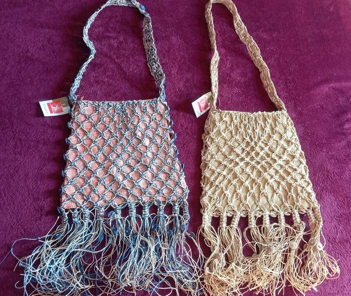 Deux magnifiques sacs à bandoulière avec boutons et franges Neufs Giada - photo numéro 2