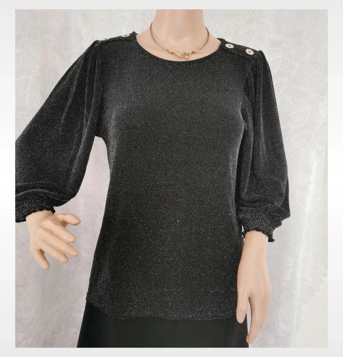 Blouse noire et argentée. Taille 36