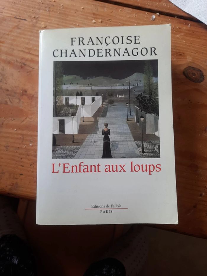 Gros livre l'enfant au loups