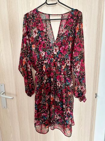 Robe courte fleurie manches longues rose taille 36 Naf Naf