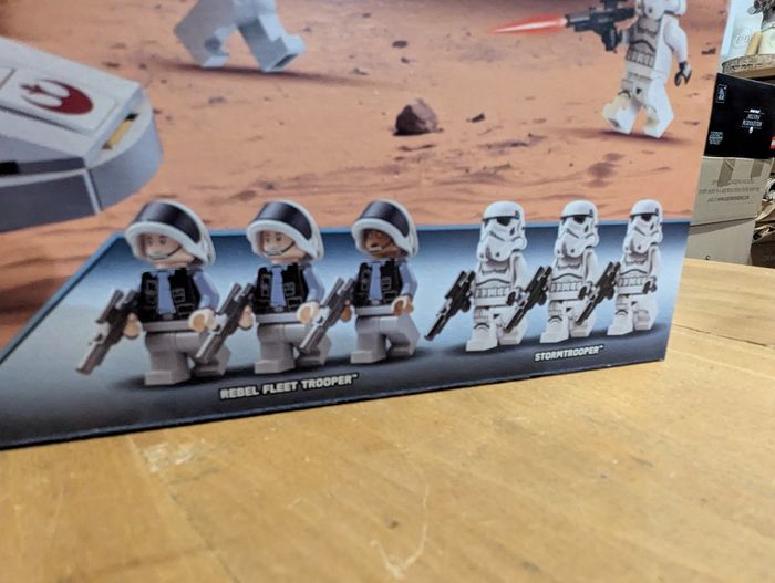 LEGO Star Wars 40755 Le vaisseau de transport impérial contre le speeder des éclaireurs rebelles - photo numéro 3