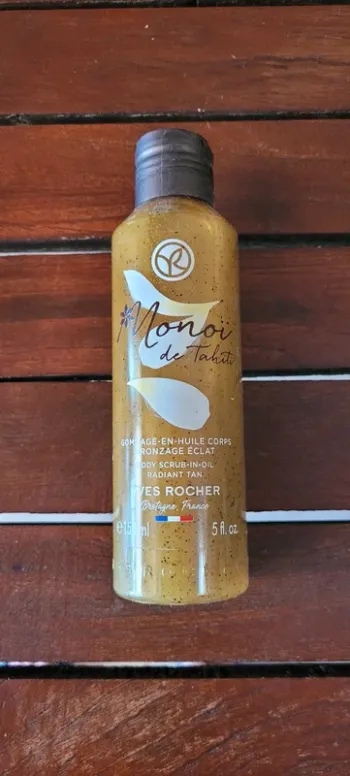 Gommage en huile de corps bronzage éclat