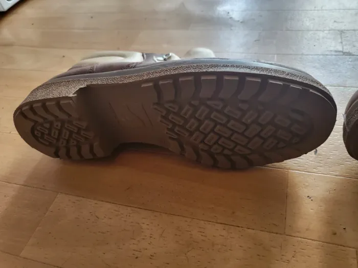 Chaussure de sécurité neuve pointure 42 - photo numéro 4