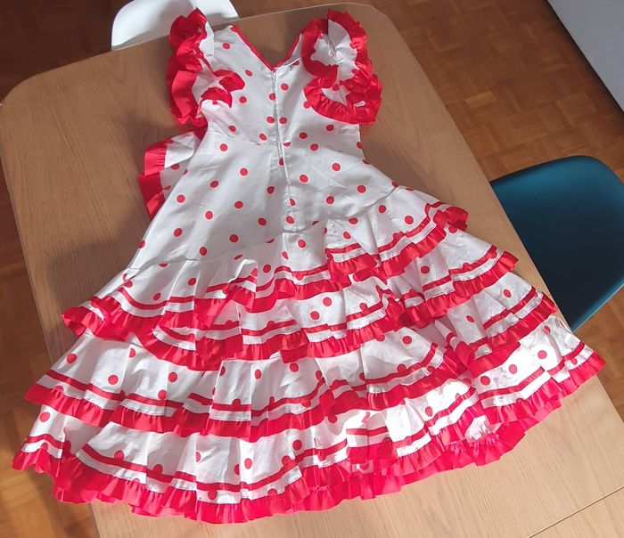 Robe 8/10 ans espagnole - photo numéro 2
