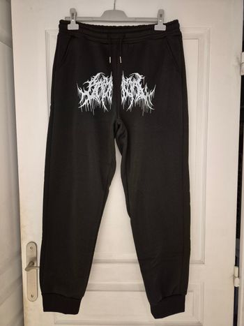 Pantalon de jogging motif gothique