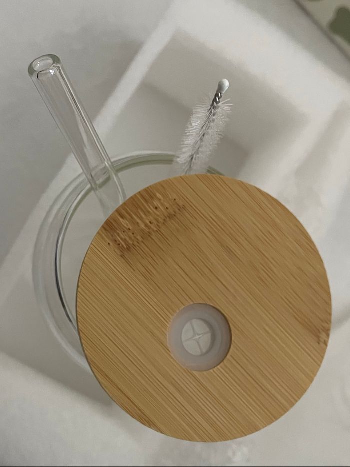 Verre couvercle et paille - photo numéro 4