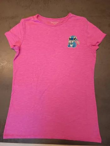Vends tee-shirt in extenso logo Stitch taille 12 ans.