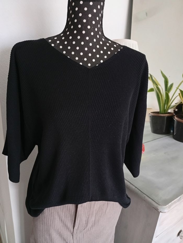 Haut noir en maille. Uniqlo 40