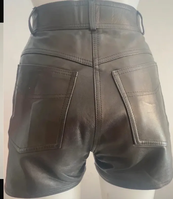 Short taille haute en cuir taille 34 - photo numéro 2