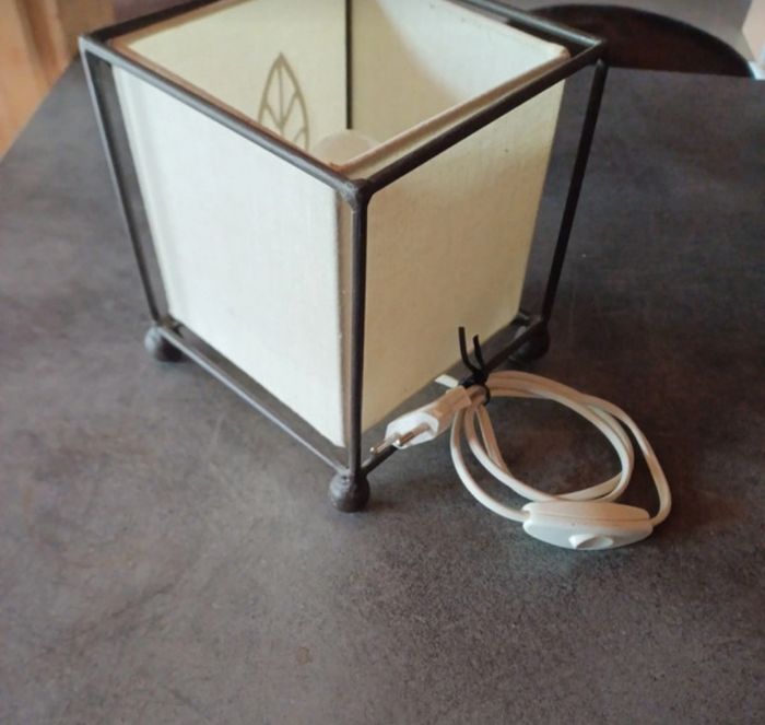Jolie lampe decorative fer et tissus - photo numéro 3