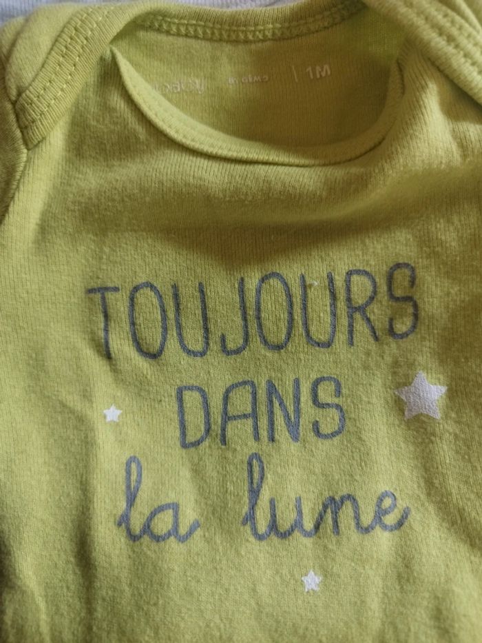 Lot bodies "toujours dans la lune" 1 mois - photo numéro 4