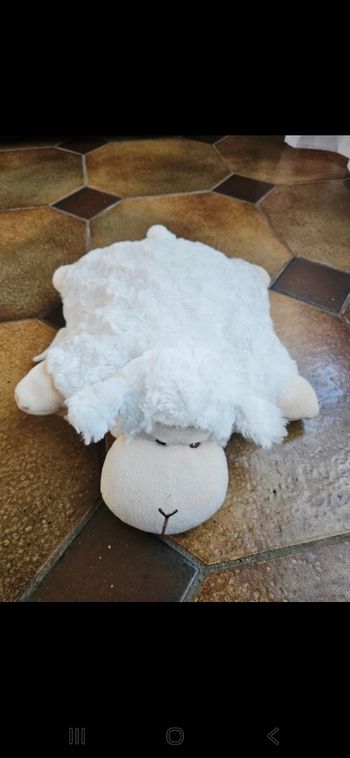 Doudou mouton transformable en coussin