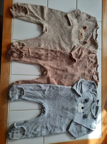 Lot 3 pyjamas 