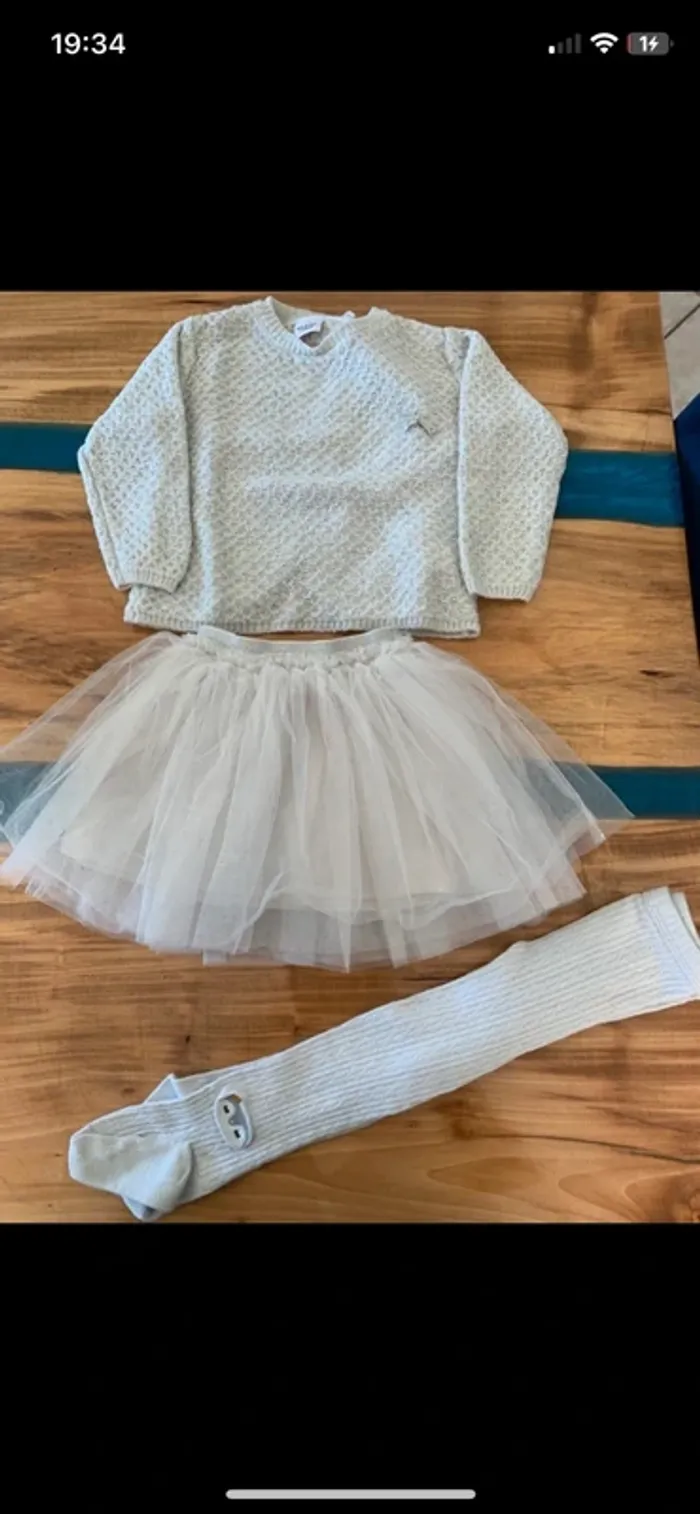 Ensemble tape à l’œil avec jupe en tulle taille 2 ans