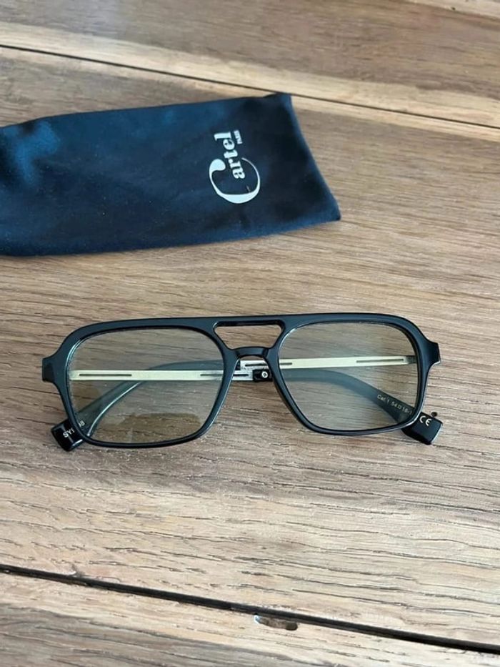 Paire de lunettes de soleil/lunettes teintées originales