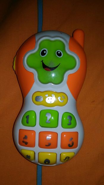 Téléphone bébé musical et lumineux