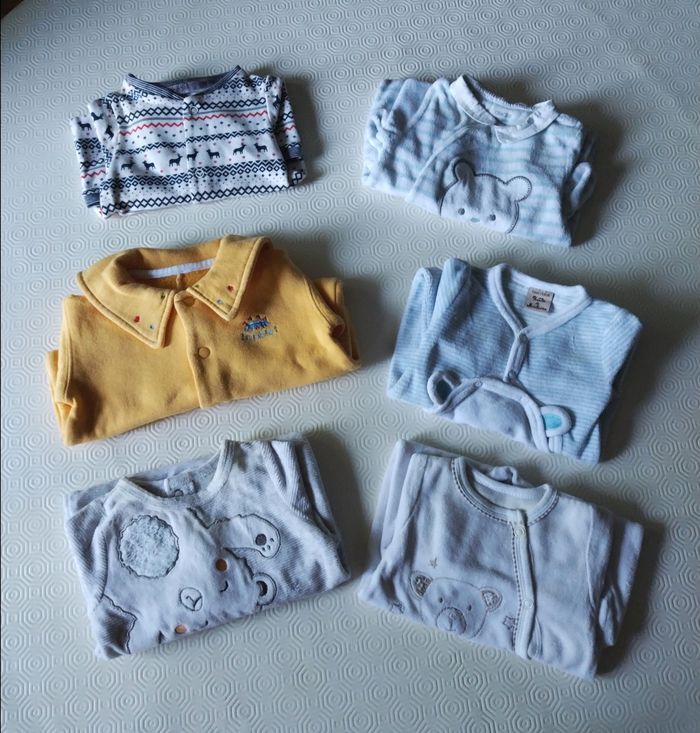 Lot complet de vêtements taille 1 mois - photo numéro 2