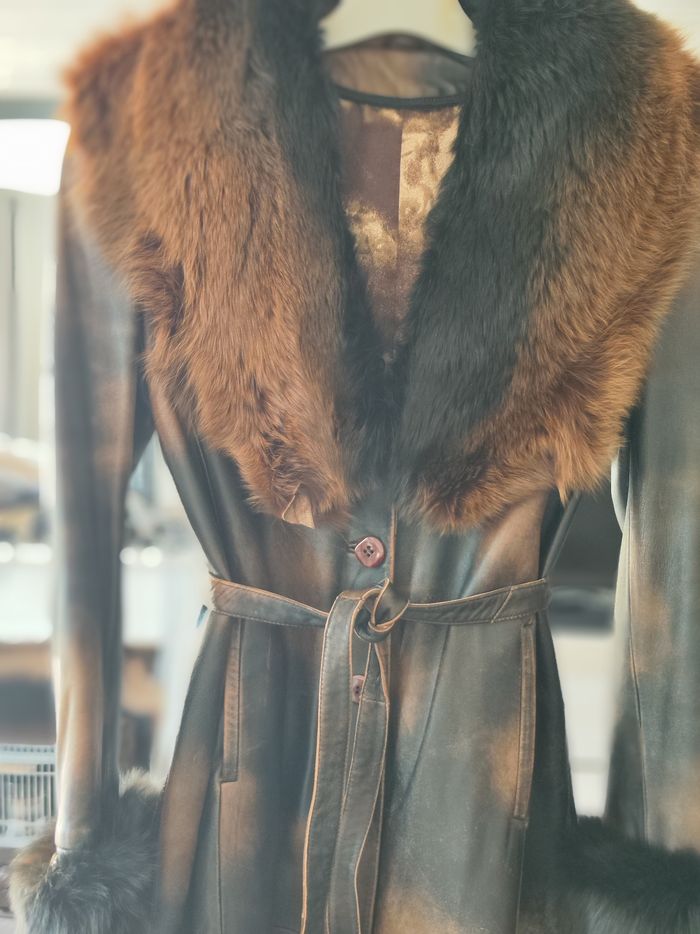 Très beau manteau en cuir - photo numéro 2