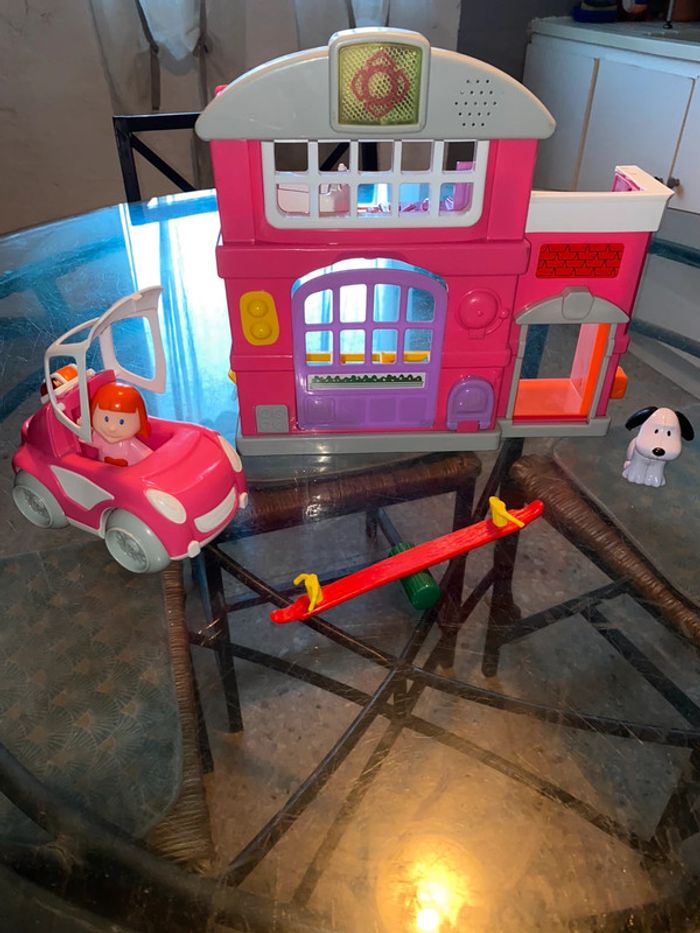 Petite maison musicale en plastique et accessoires. - photo numéro 3