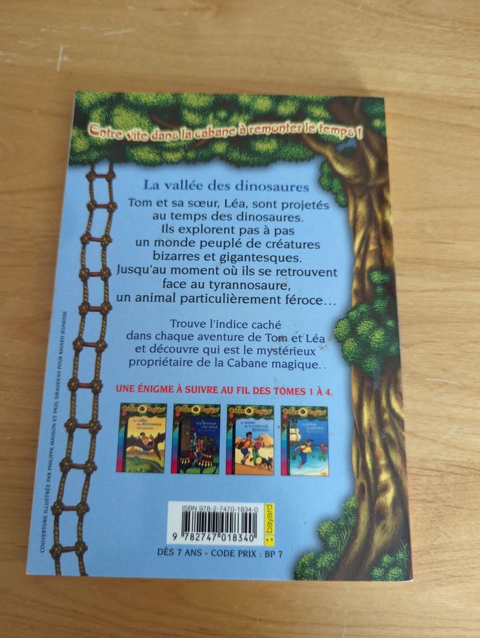 Livre la cabane magique 1 la vallée des dinosaures - photo numéro 2