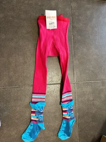 Une paire de collants fille