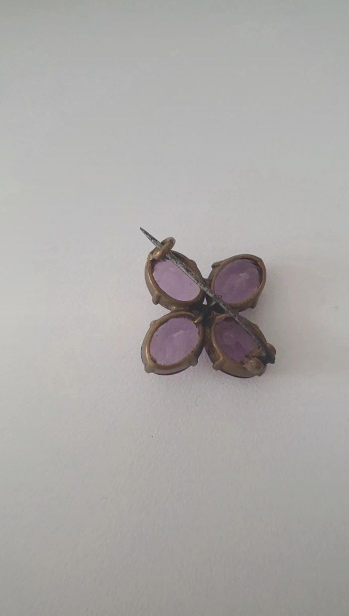 Broche violette ancienne - photo numéro 2