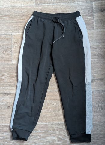Pantalon jogging Kiabi noir et gris 8 ans (126-131 cm)
